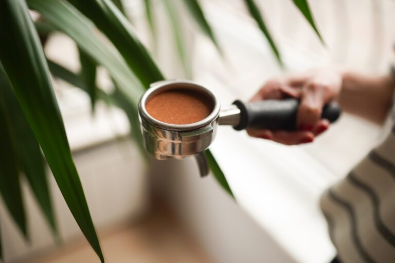 Ghidul pasionaților de cafea: de la boabe la espresso perfect